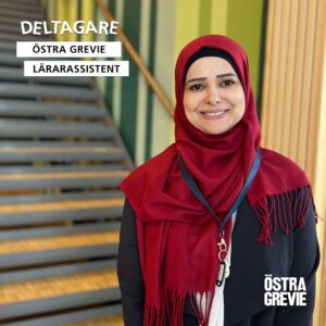 Deltagaren Rana står framför trappa