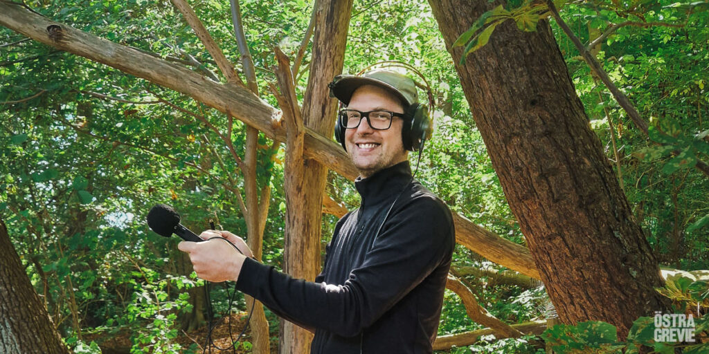 Anders Wall spelar in ljud i naturen